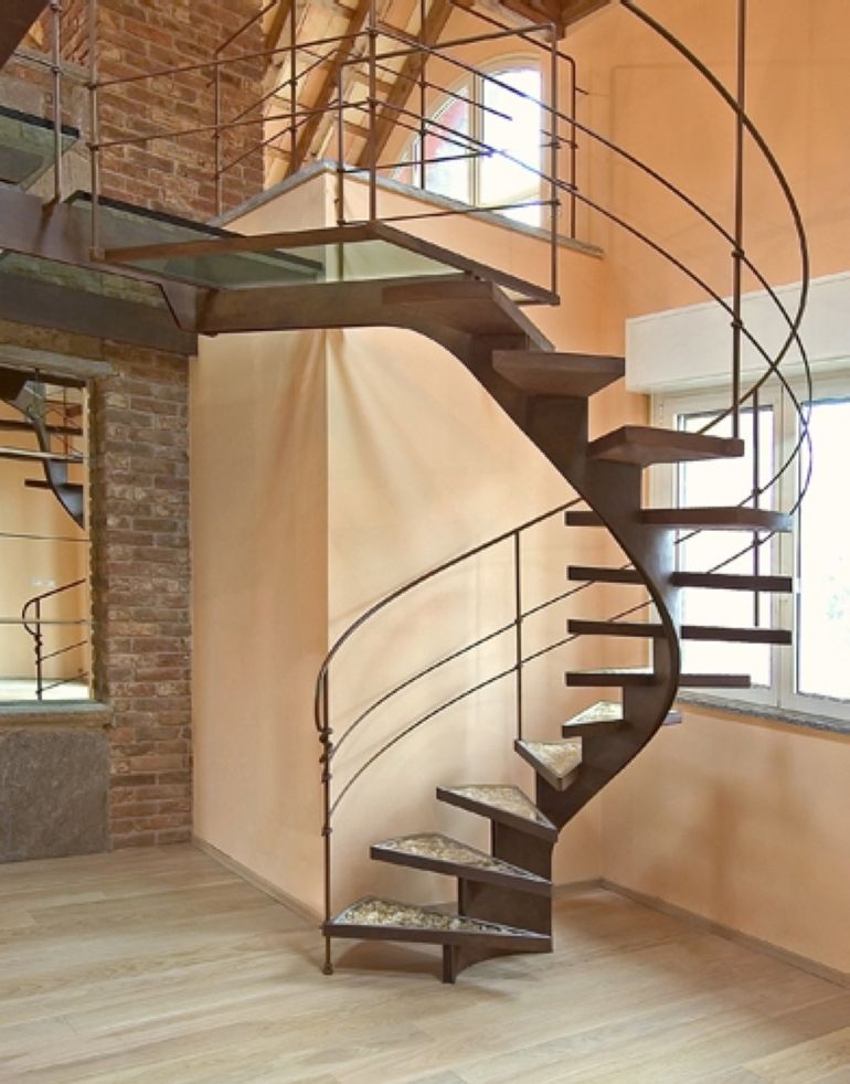 Leseno-kovinske stopnice (slika 6)