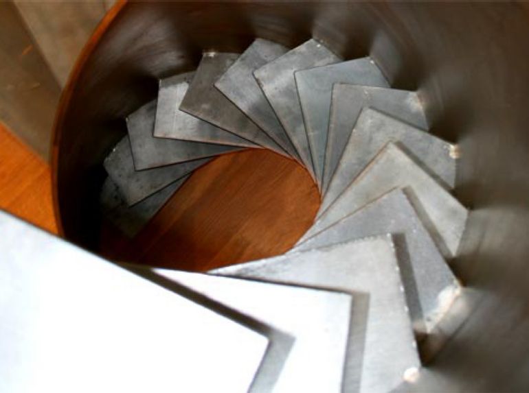 Bakrene spiralne stopnice (slika 3)
