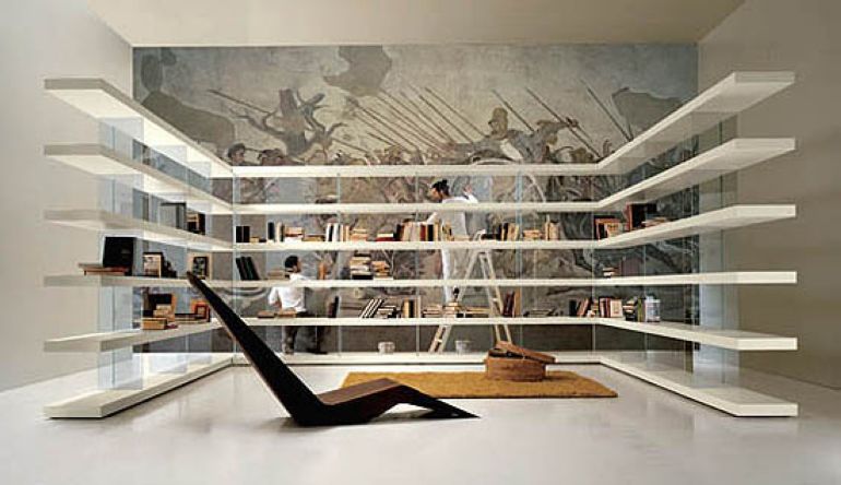 Knjižne police brez knjig (slika 2)