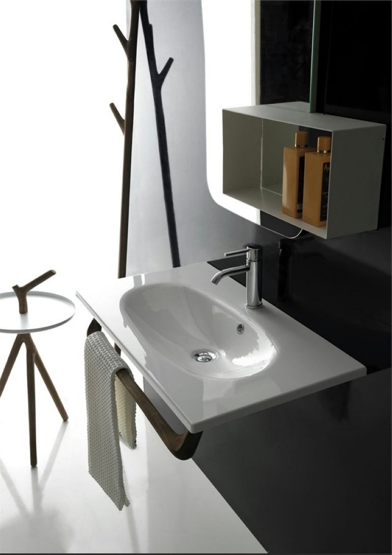 Leseno kopalniško pohištvo naravnih oblik (slika 4)