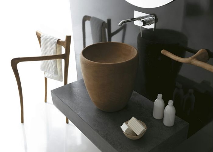 Leseno kopalniško pohištvo naravnih oblik
